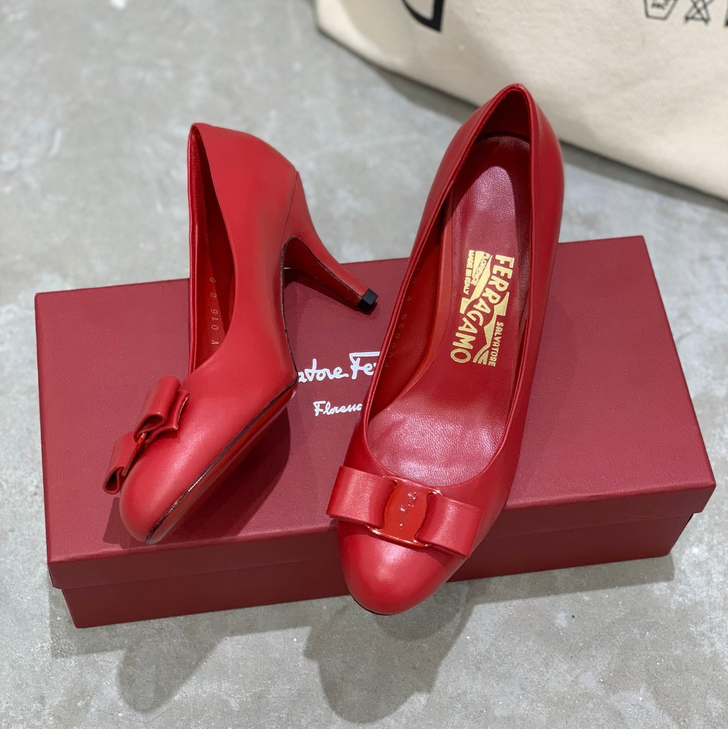 페레가모 바라 보우 7cm