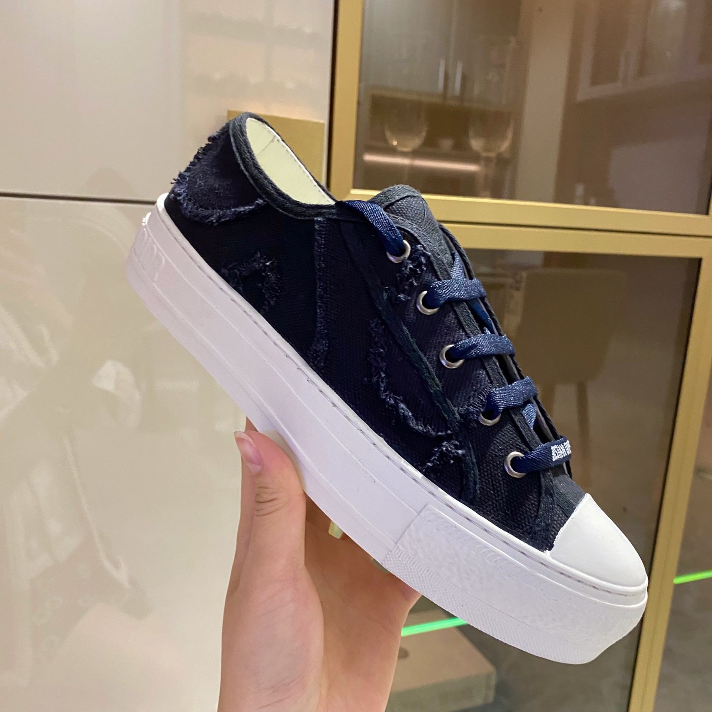 디올 스니커즈