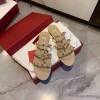 발렌티노 락스터드 샌들