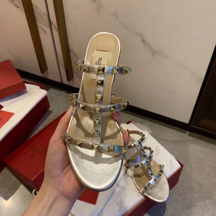 발렌티노 락스터드 뮬