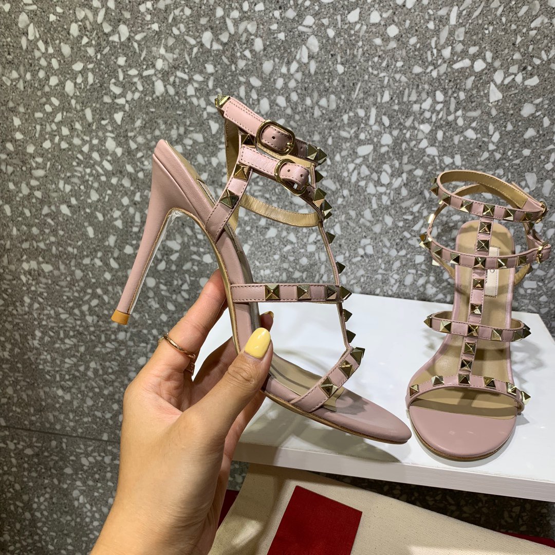 발렌티노 락스터드 샌들 힐 10.5cm