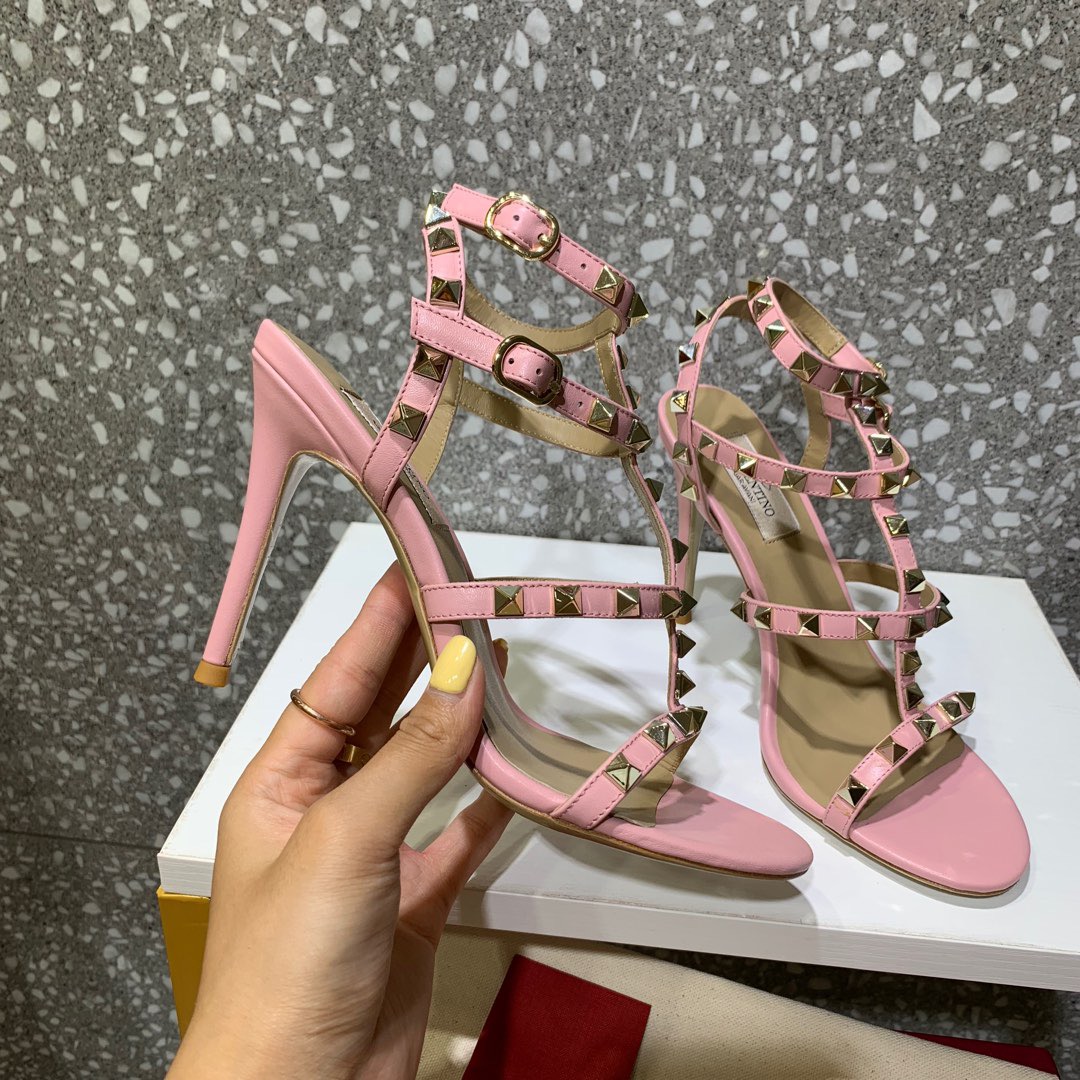 발렌티노 락스터드 샌들 힐 10.5cm