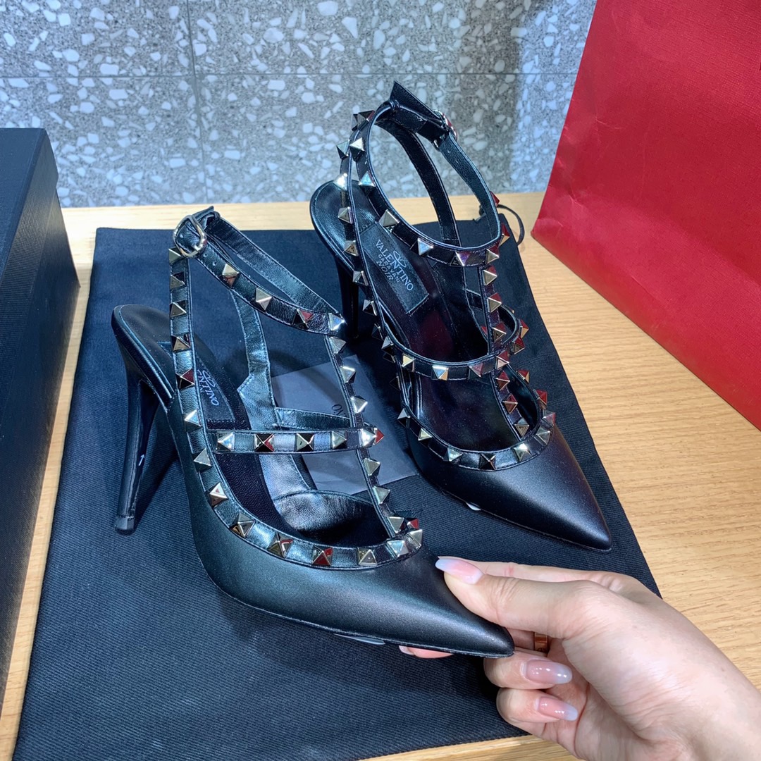 발렌티노 락스터드 힐 9.5cm