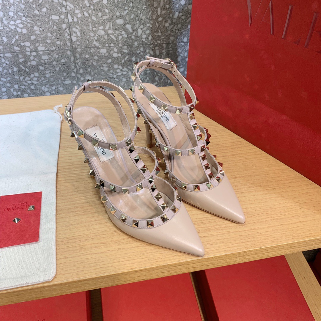 발렌티노 락스터드 힐 9.5cm