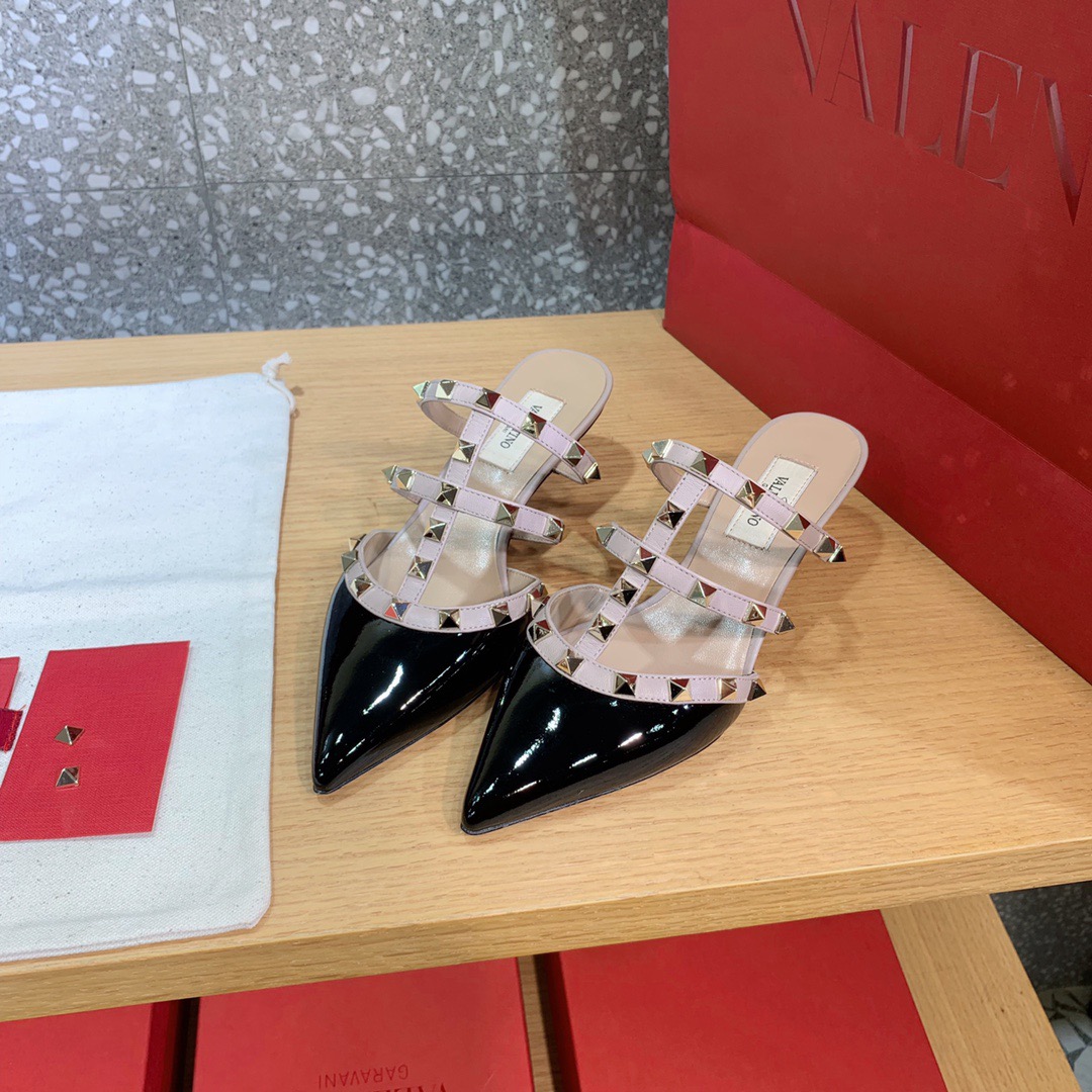 발렌티노 락스터드 뮬 유광 4.5cm