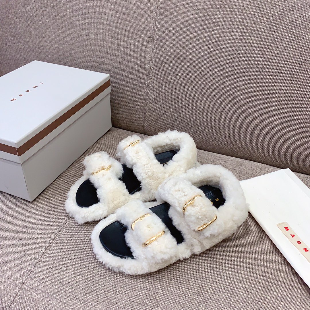 마르니 퍼 샌들