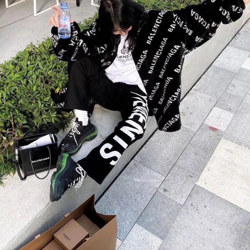 발렌시아가 자카드 퍼 코트