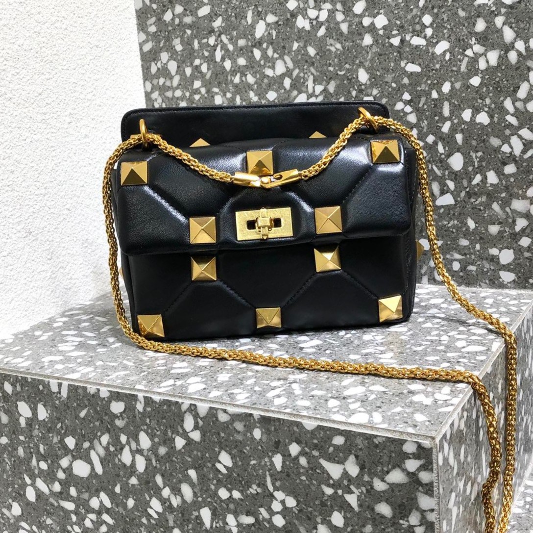 발렌티노 로만 스터드 체인백 25cm