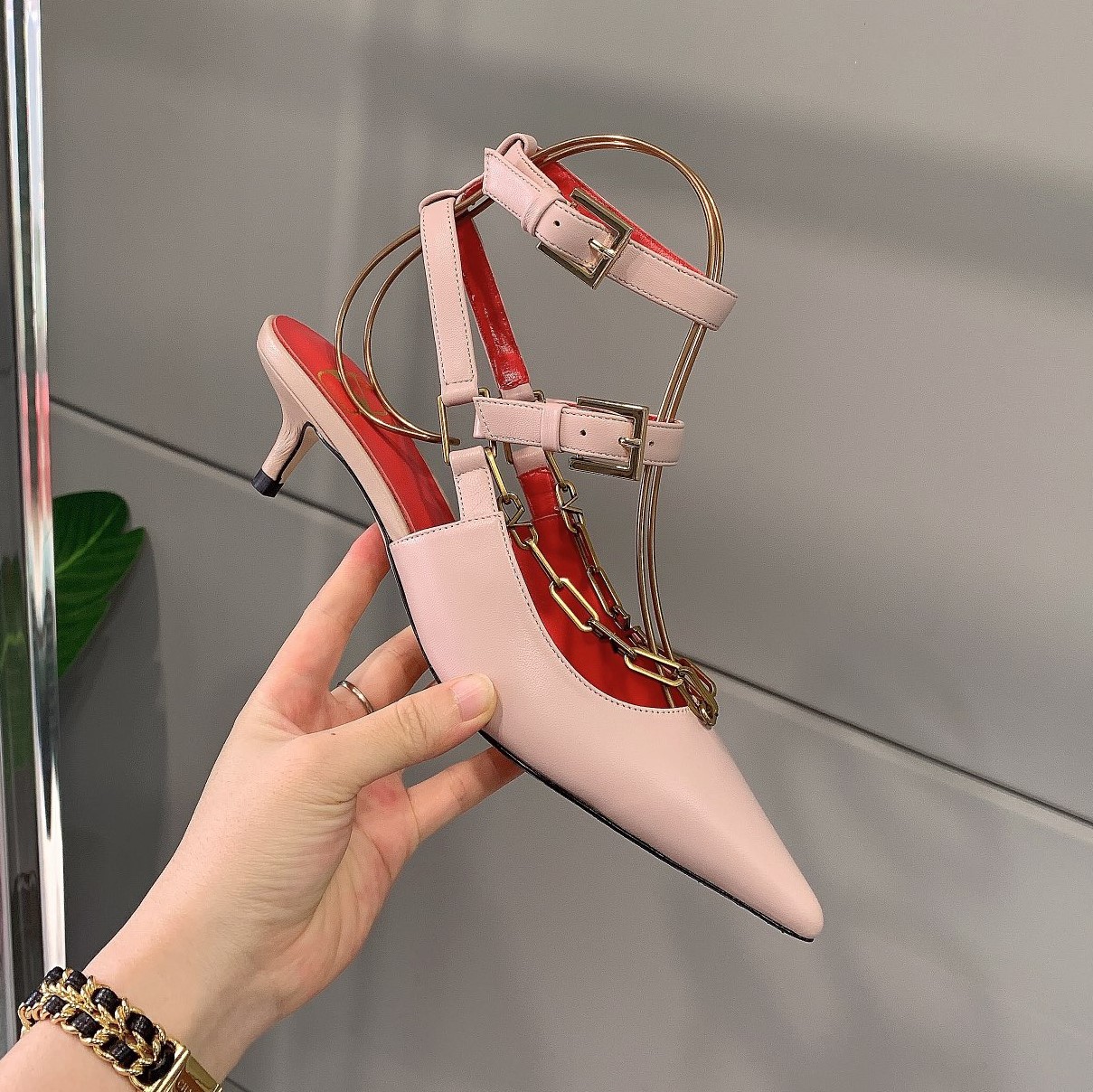 발렌티노 체인 펌프스 4cm