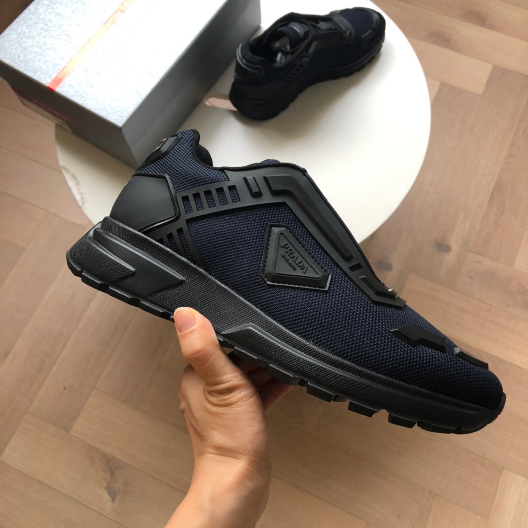 프라다 PRAX 01 스니커즈