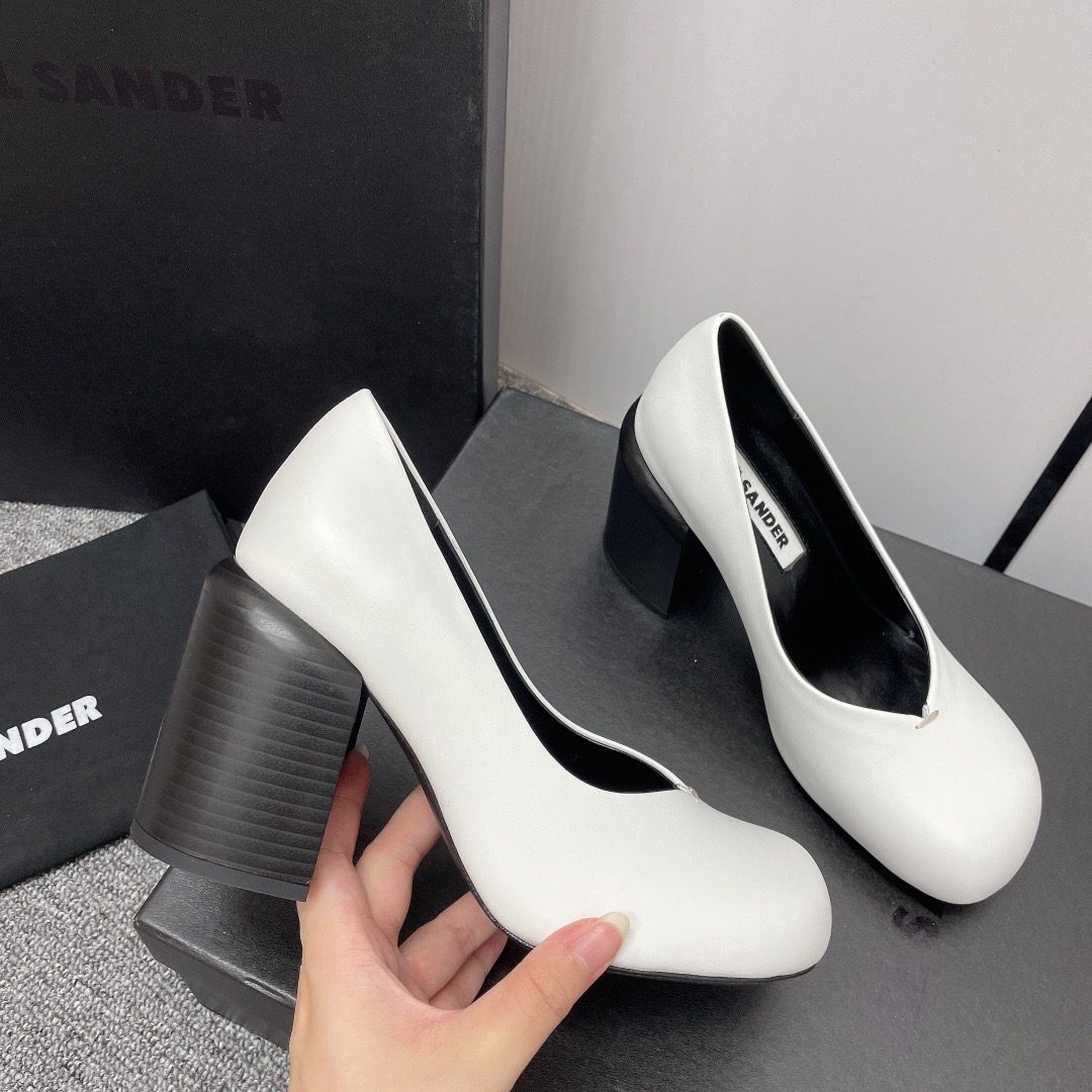 질샌더 펌프스 힐 8.5cm