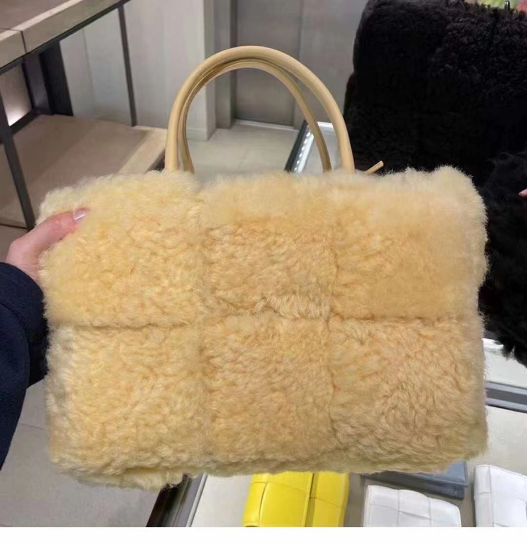 보테가베네타 아르코 토트백 테디