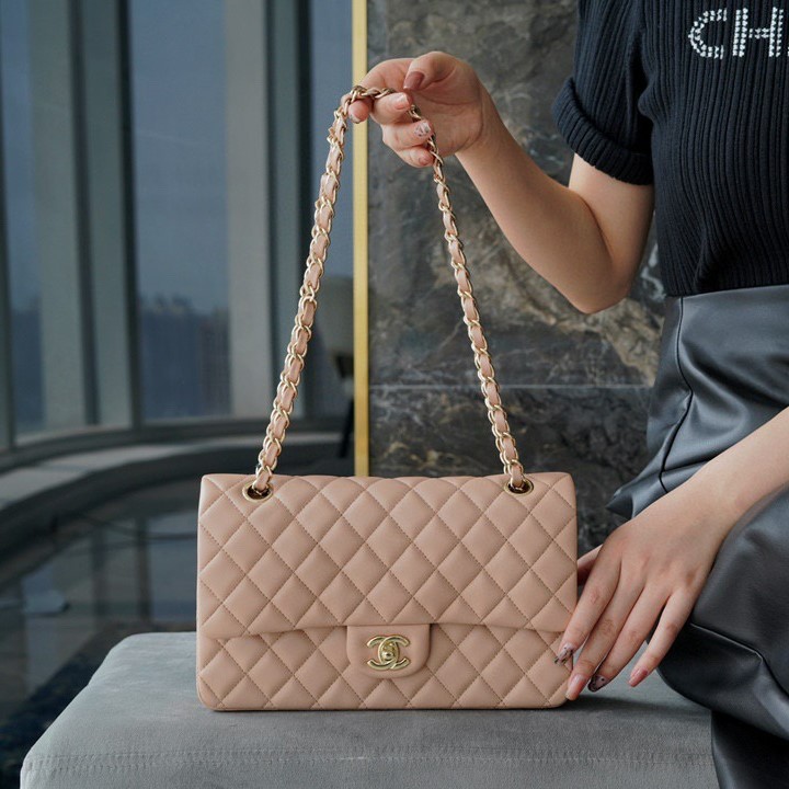 샤넬 클래식 미듐 25cm 램스킨
