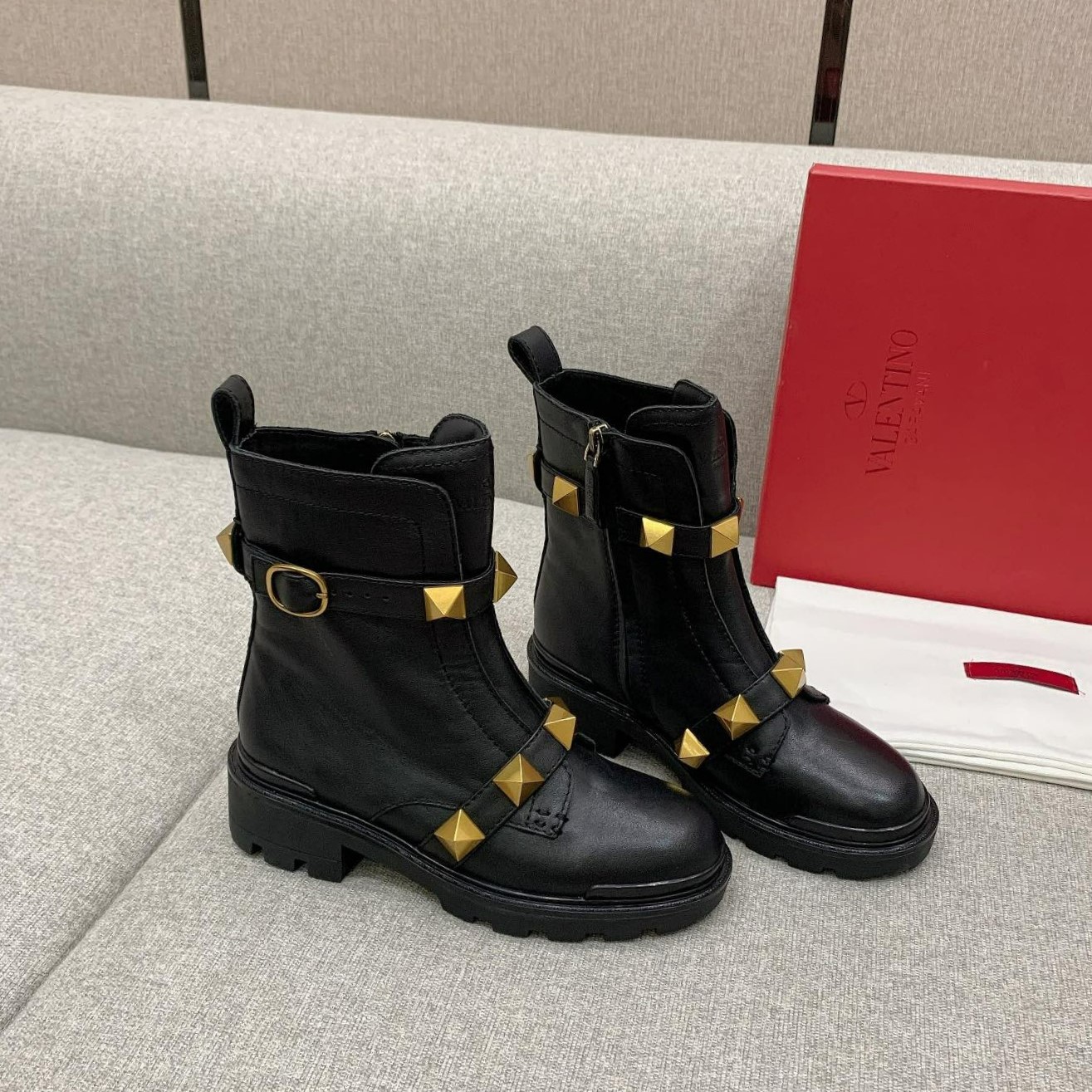 발렌티노 ROMAN STUD 컴뱃 부츠
