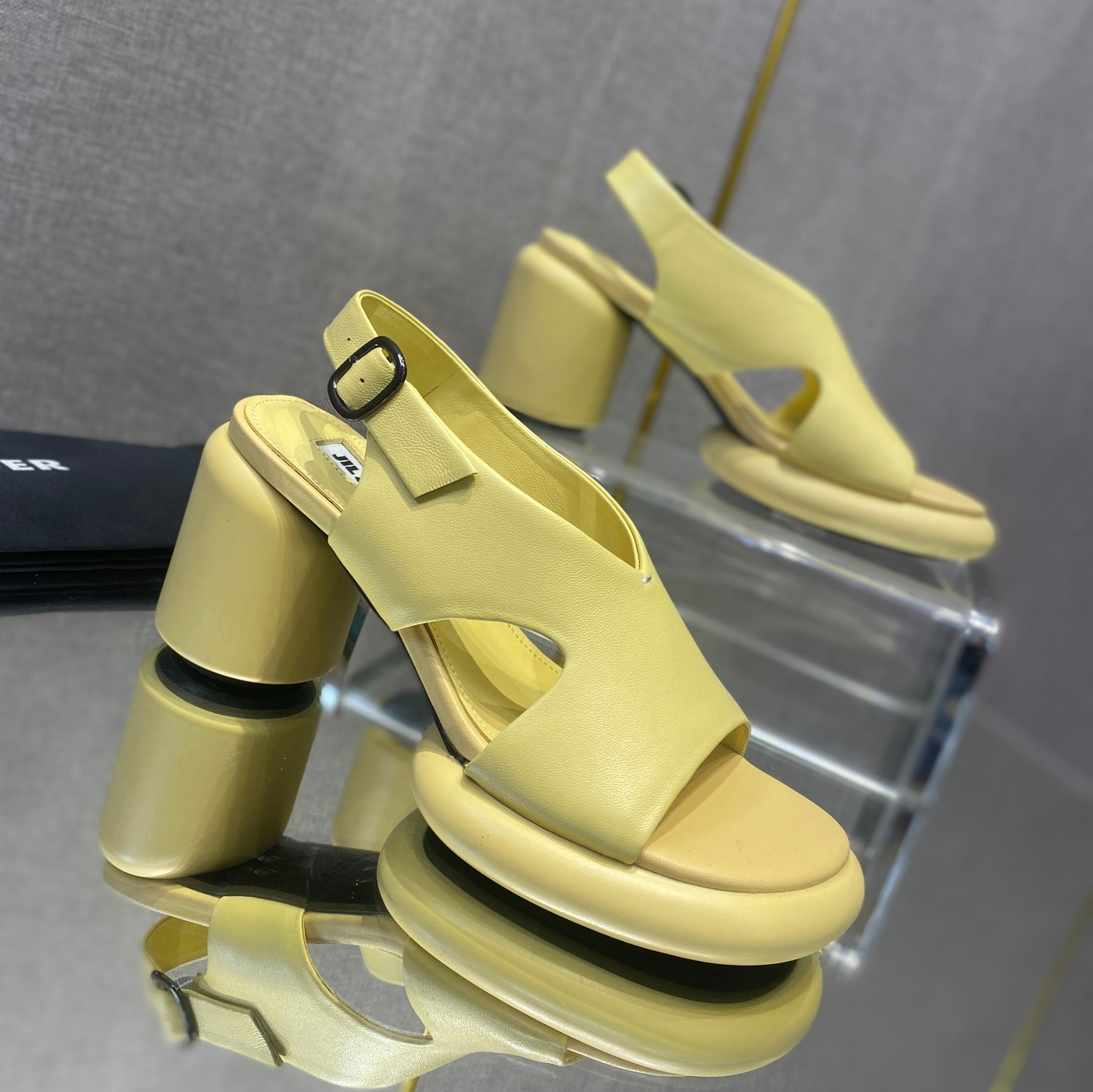 질샌더 하이 샌들 9.5cm