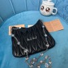 미우미우 마틀라세 크리스탈 체인 미니백