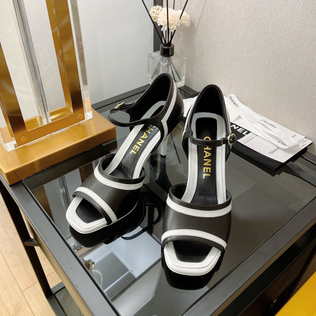 샤넬 오픈 샌들 8.5cm