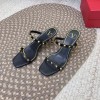 발렌티노 락스터드 샌들