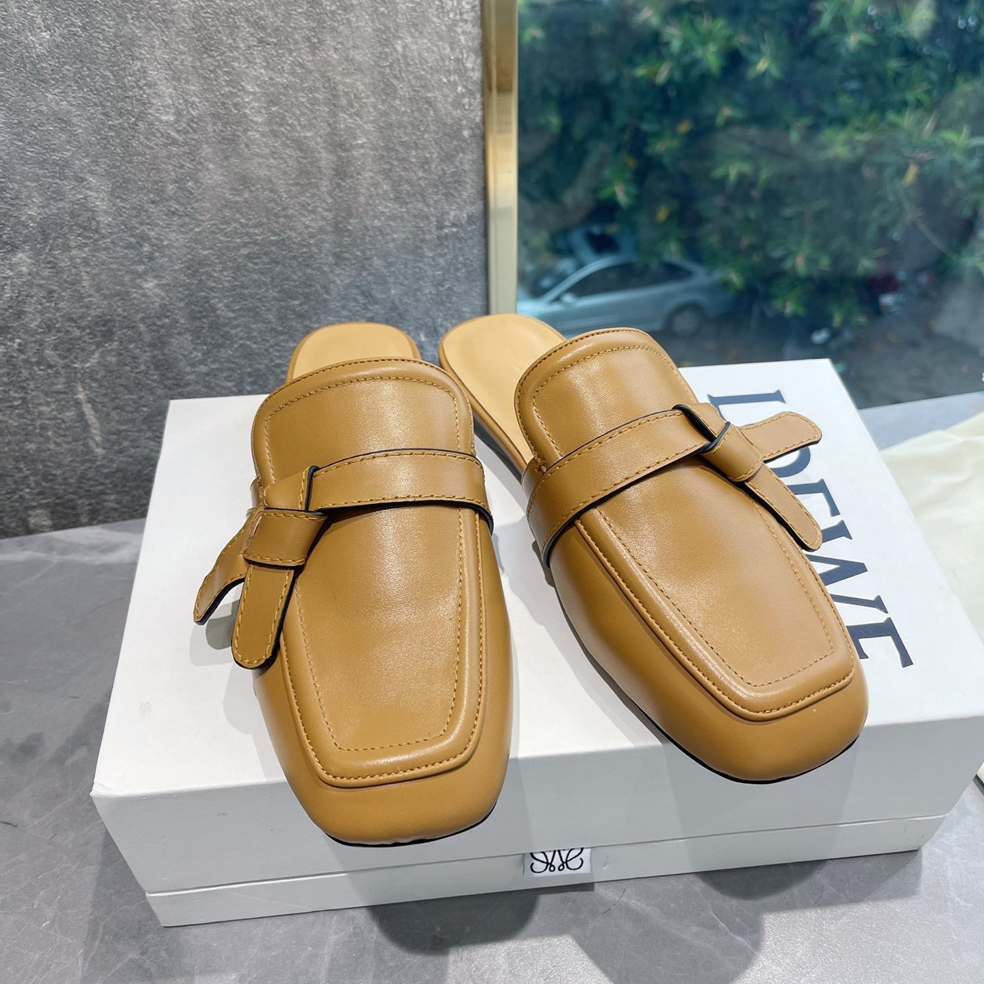 로에베 게이트 플랫 뮬