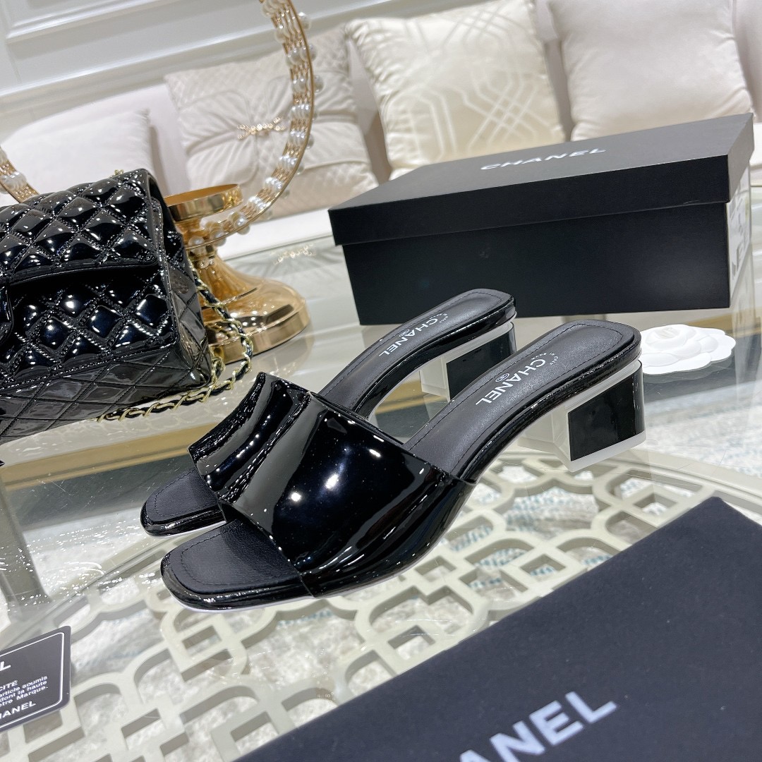 샤넬 페이던트 백로고 포인트 뮬 4.5cm