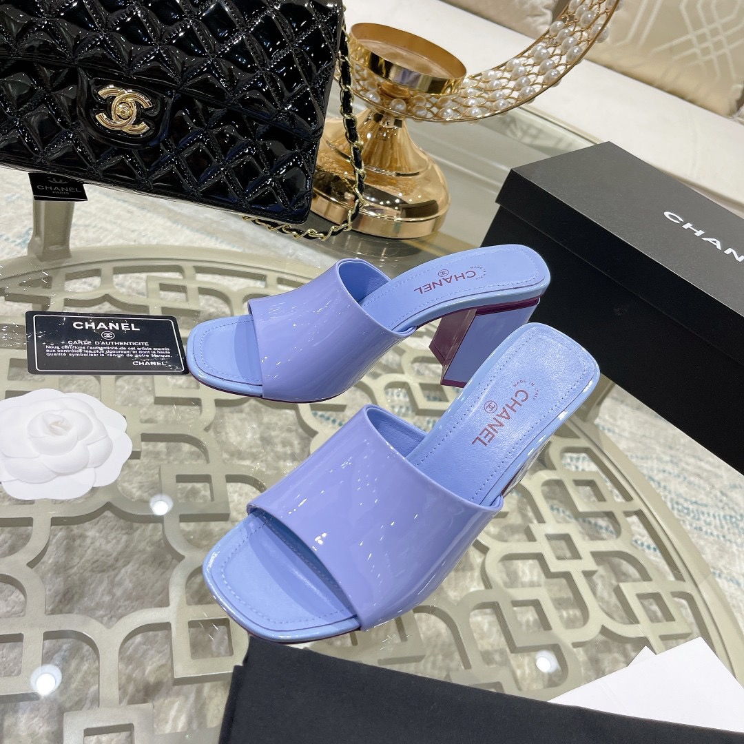 샤넬 페이던트 백로고 포인트 뮬 8.5cm