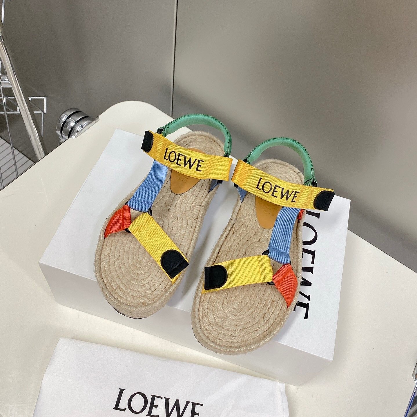 로에베 스트래피 에스파듀 샌들