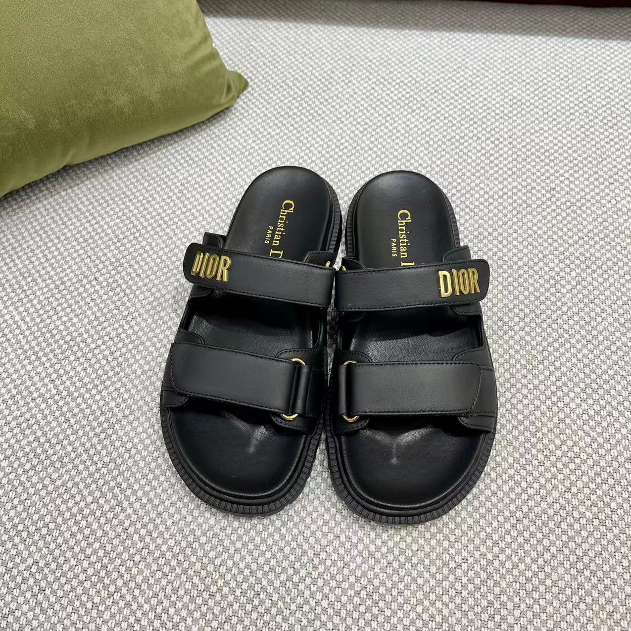 디올 액트 슬리퍼