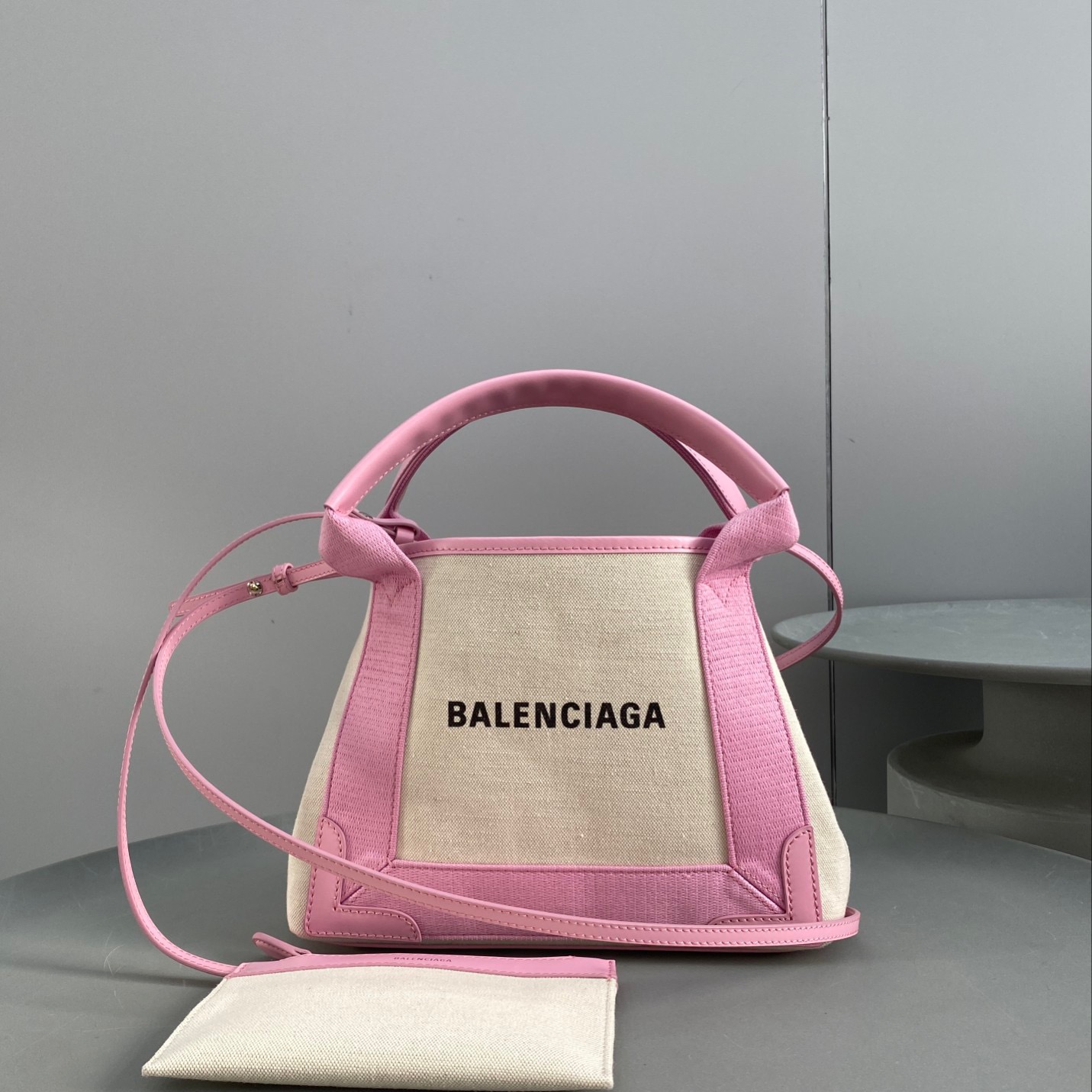 발렌시아가 NAVY 카바스 32cm