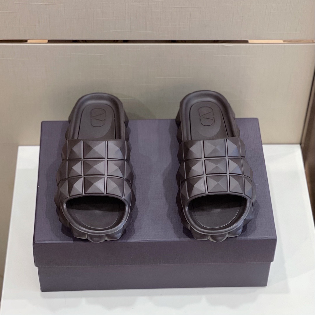 발렌티노 로만스터드 터틀 슬라이드