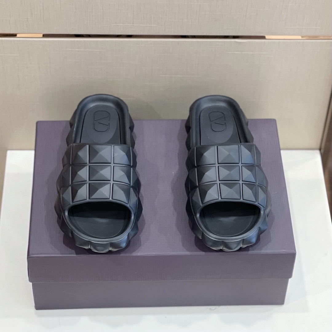 발렌티노 로만스터드 터틀 슬라이드
