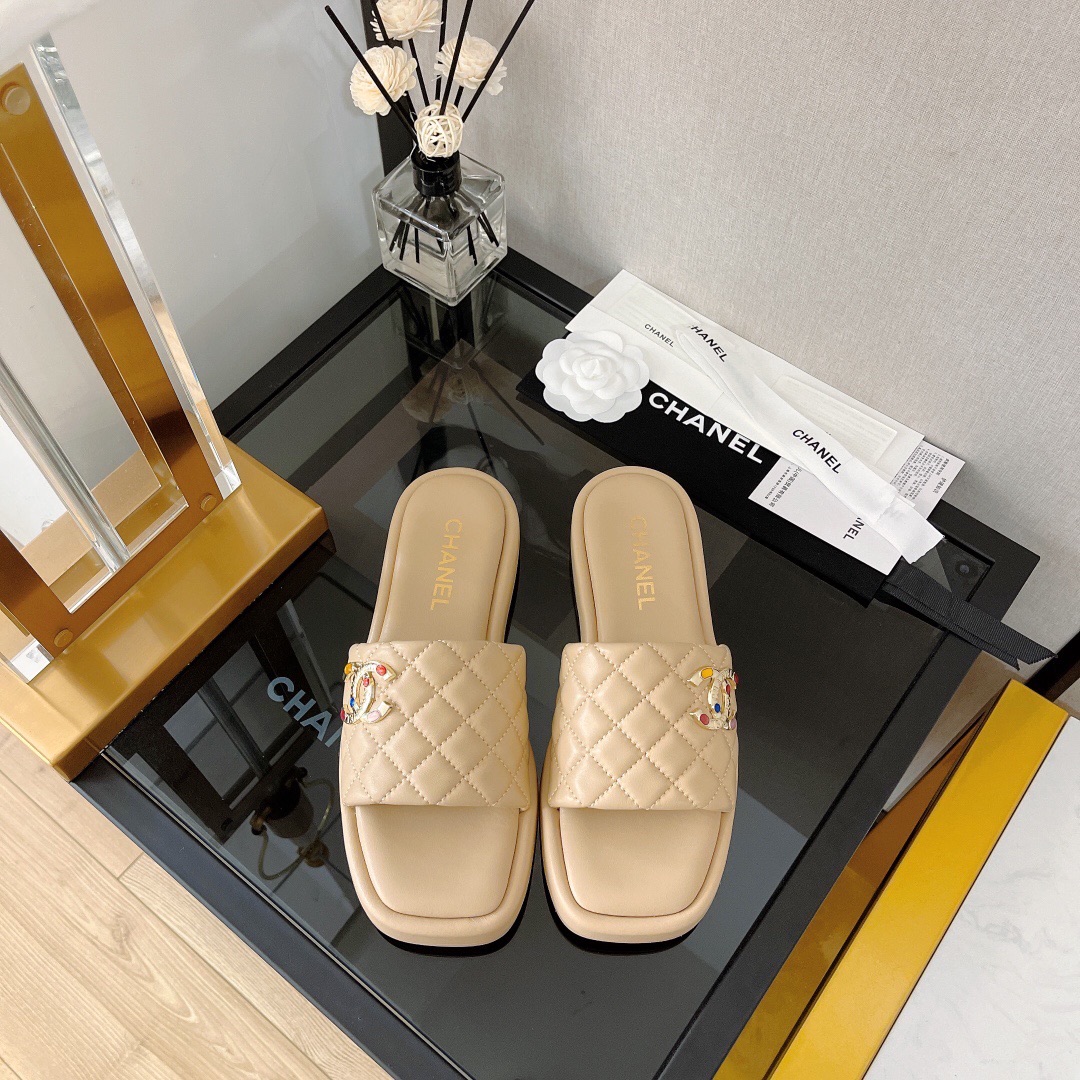 샤넬 CC 퀼팅 슬라이드