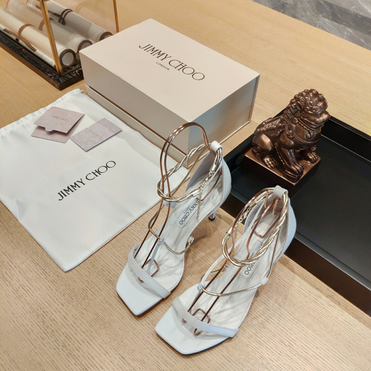 지미추 오리아나 샌들