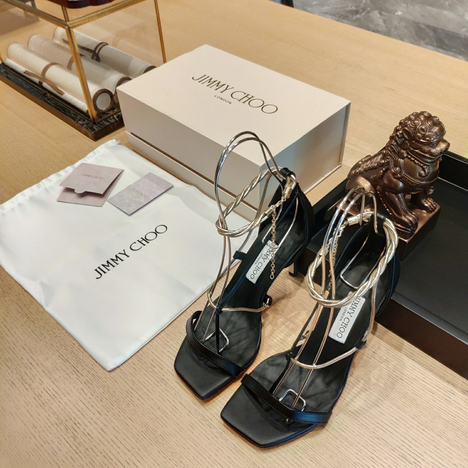 지미추 오리아나 샌들