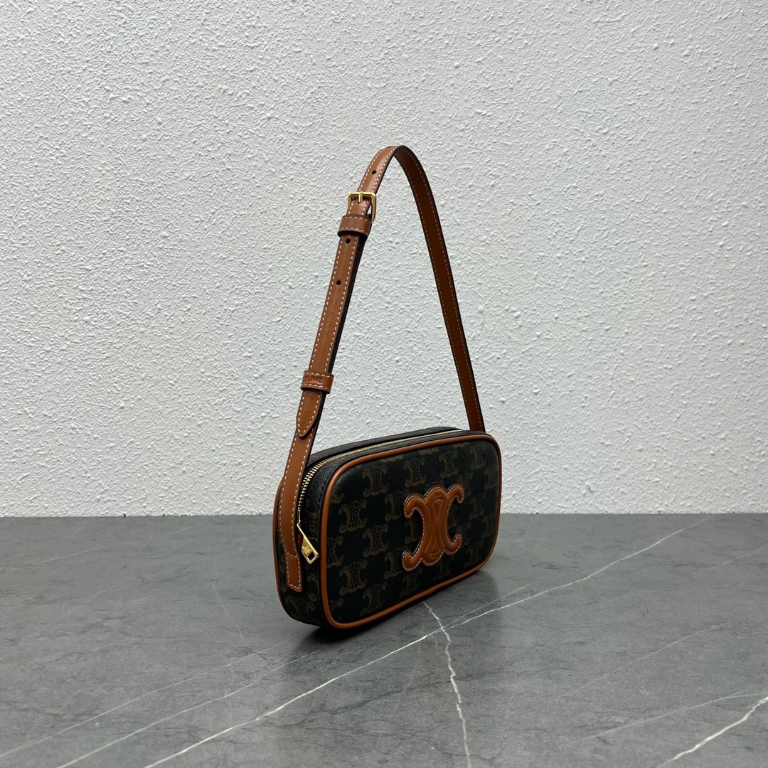 셀린느 트리오페 퀴르 숄더백 19.5cm