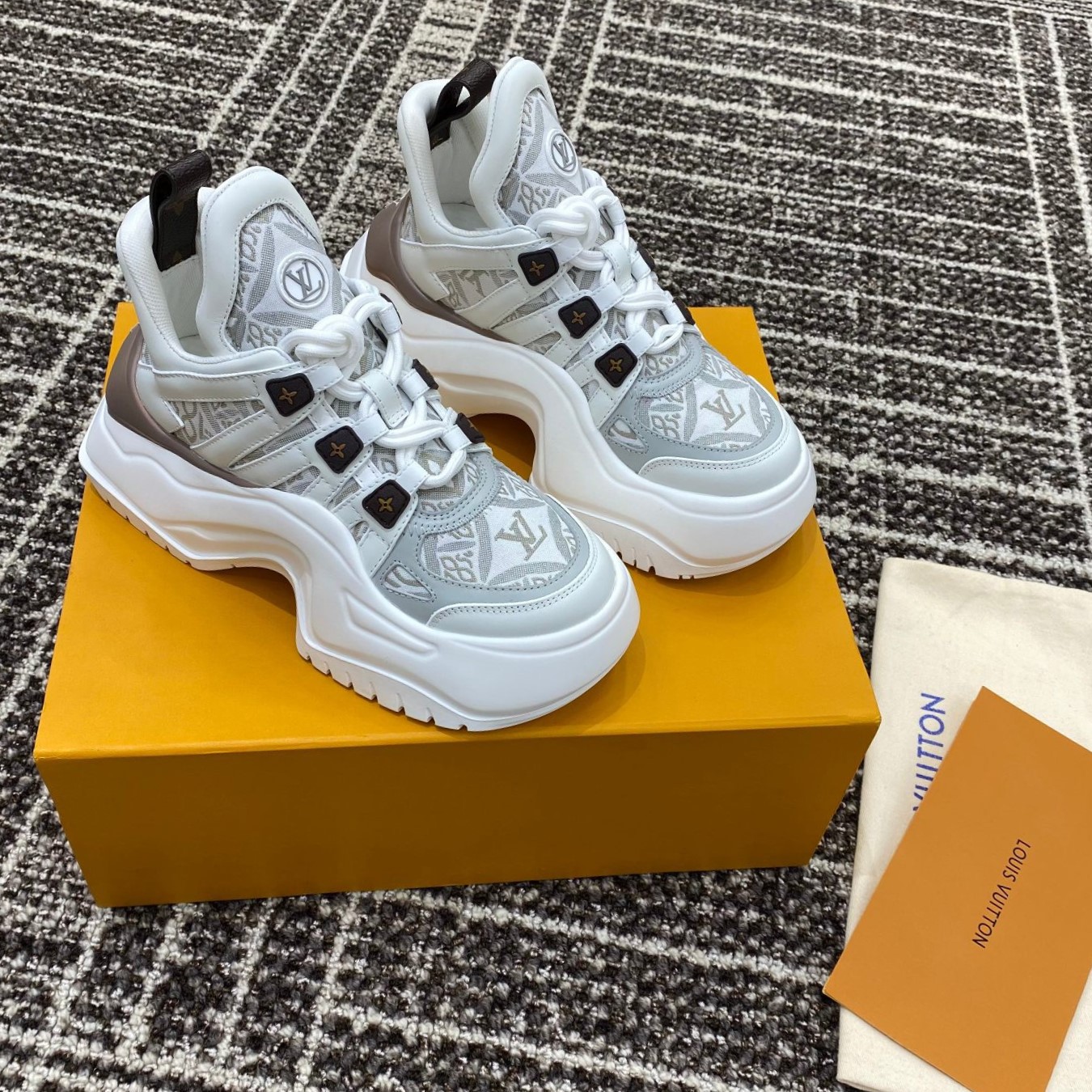 LV 아치라이트 2.0 플랫폼 스니커즈
