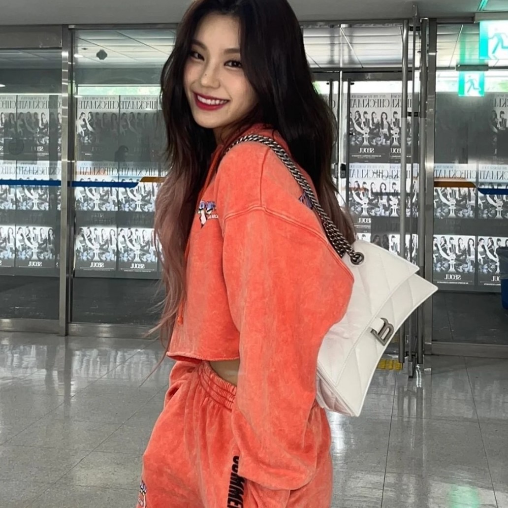 발렌시아가 크러쉬 숄더백 25cm
