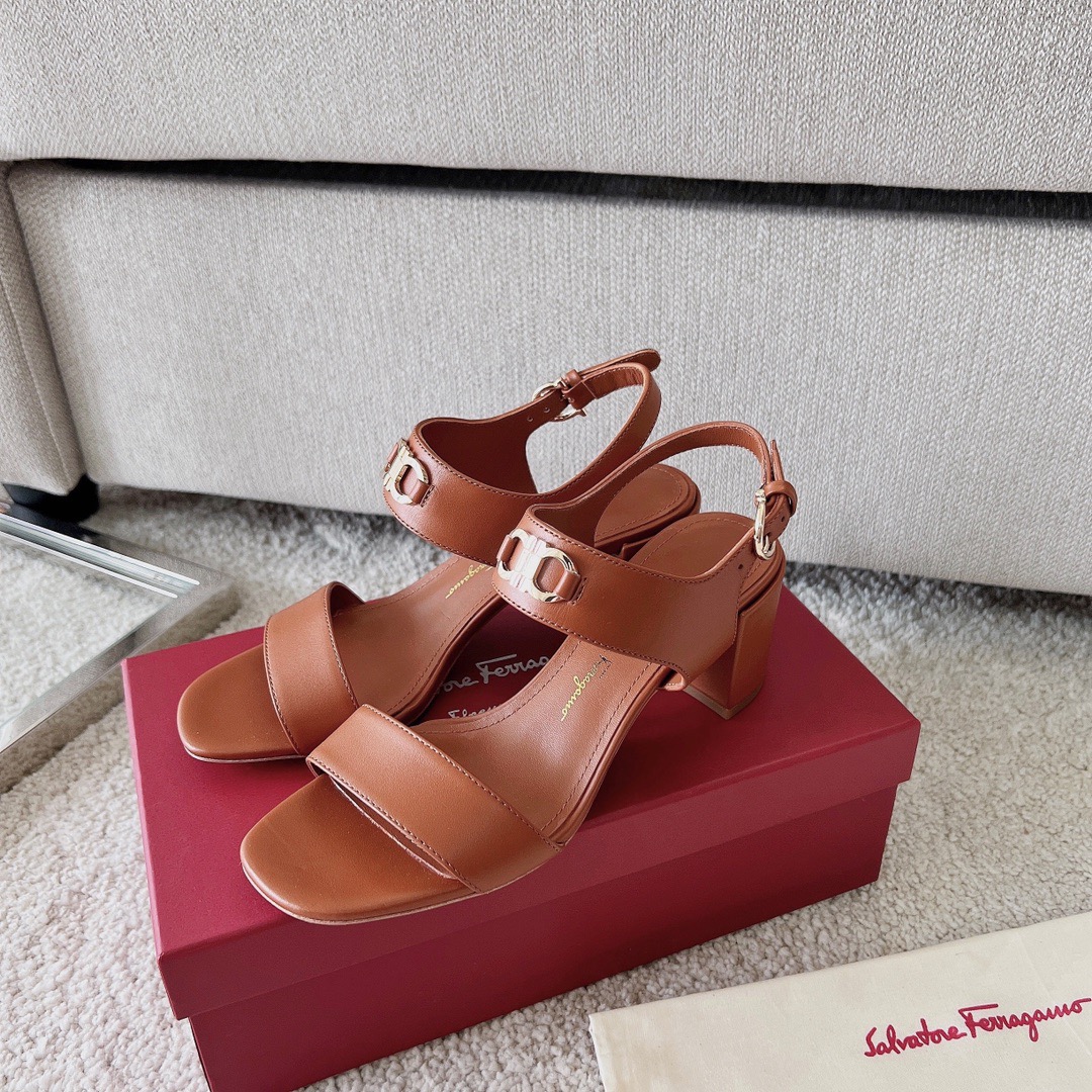 페레가모 CAYLA 간치니 샌들 5.5CM