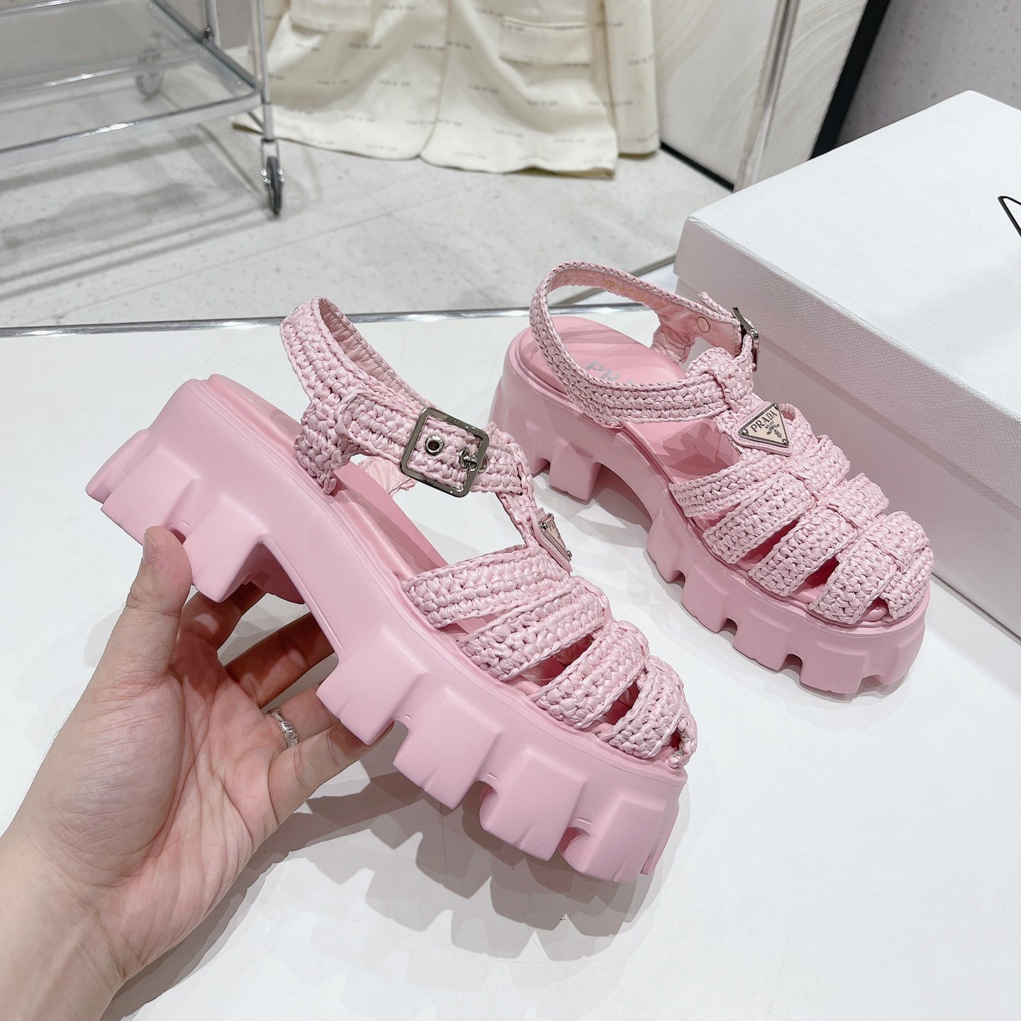 프라다 모놀리스 크로셰 케이지 샌들 5.5cm