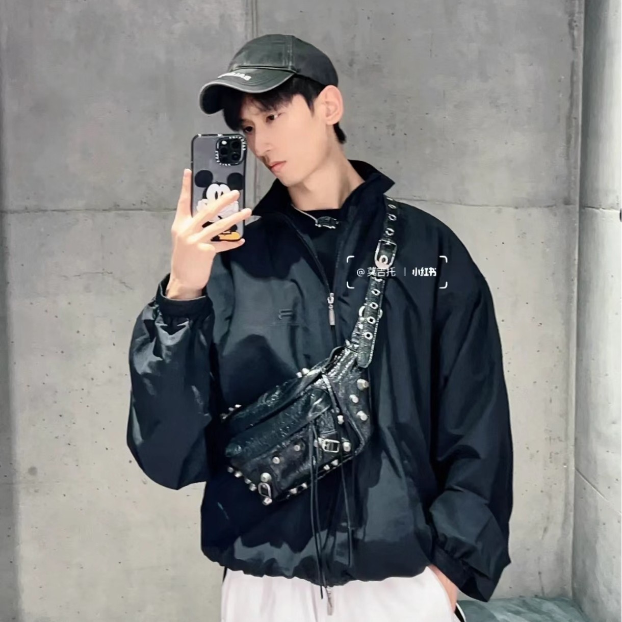 발렌시아가 LE CAGOLE MEN 미디엄 벨트백