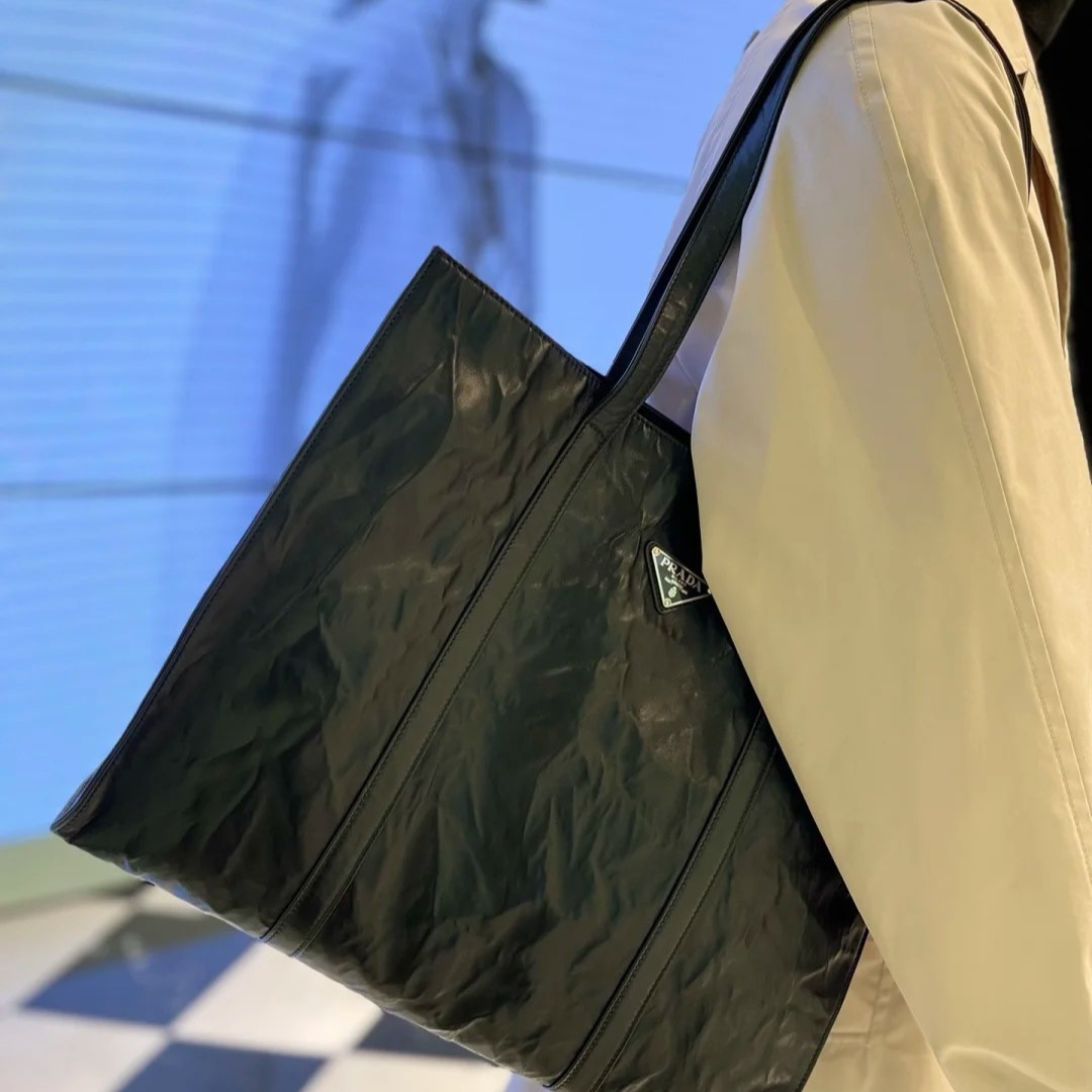 프라다 나파가죽 토트백 39cm