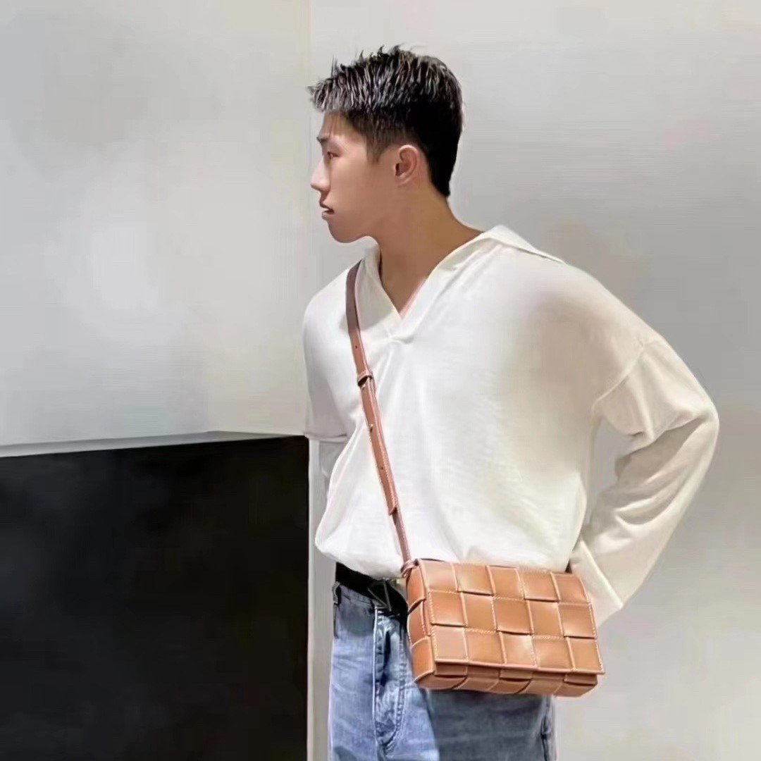 보테가베네타 라이트 울 폴로