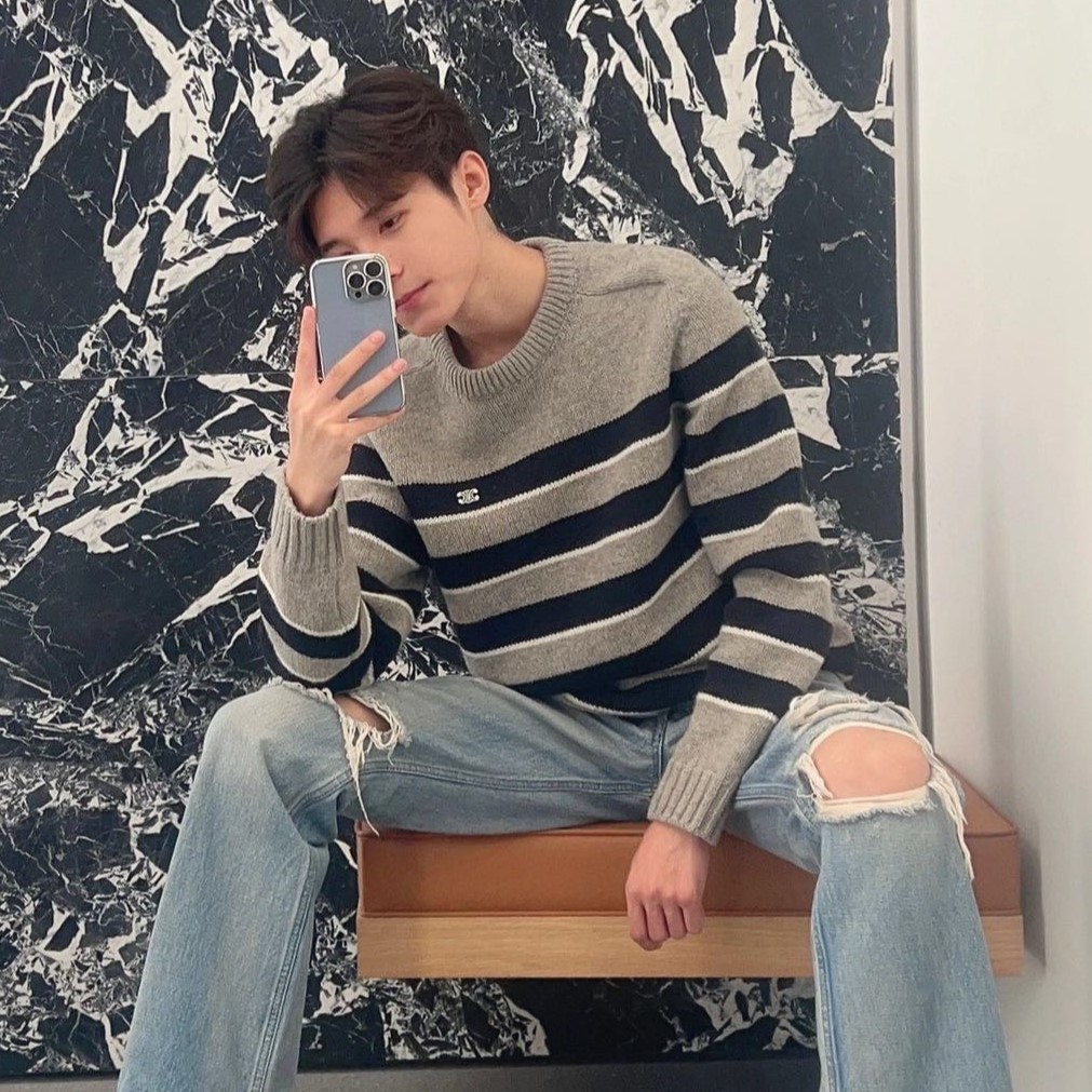 셀린느 트리옹프 크루넥 스웨터