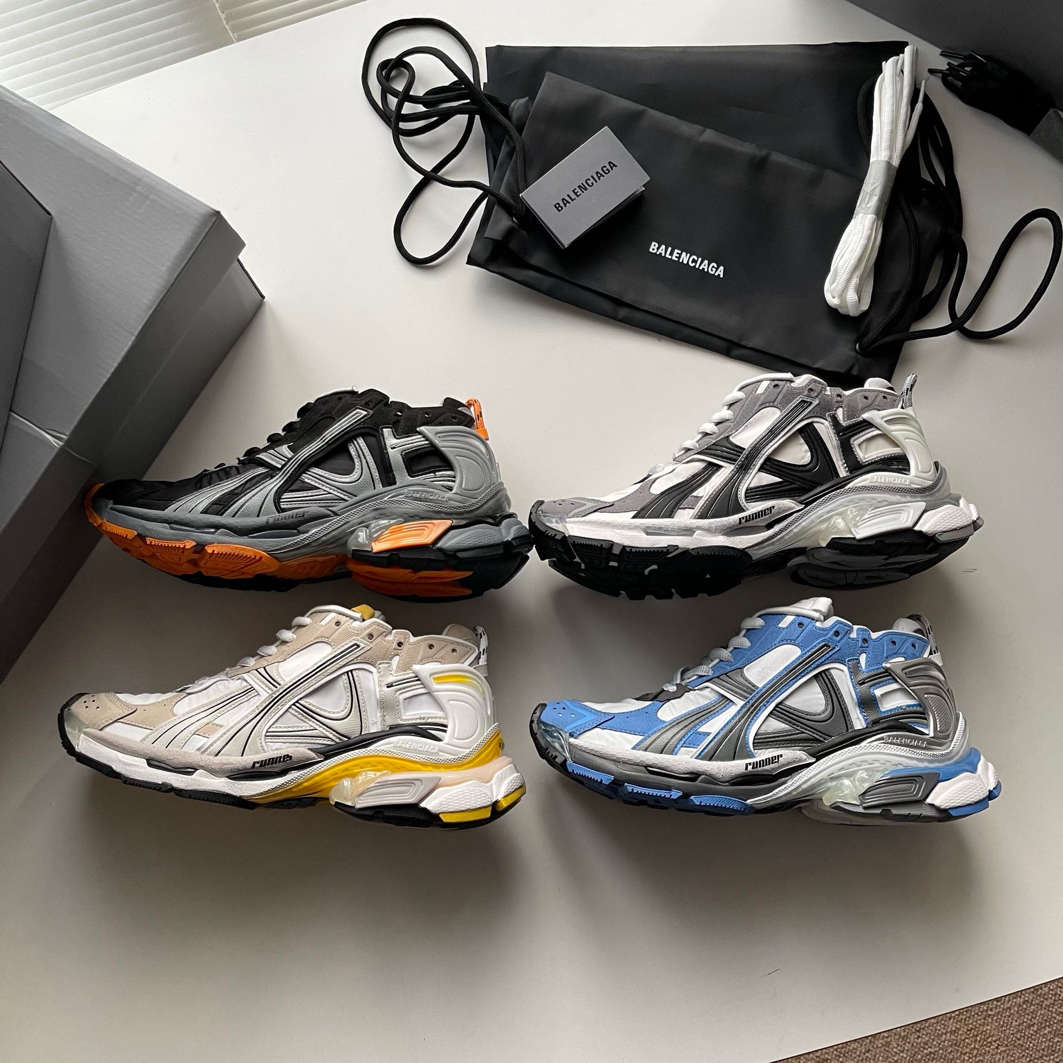 발렌시아가  RUNNER 스니커즈