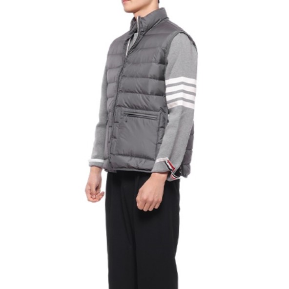 톰브라운 울트라 라이트 패딩 조끼