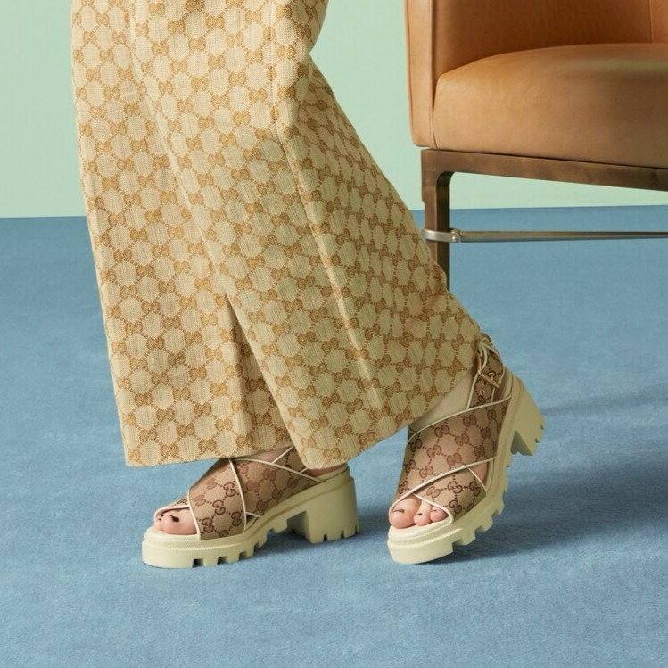 구찌 GG Supreme Lug Sole Slingback