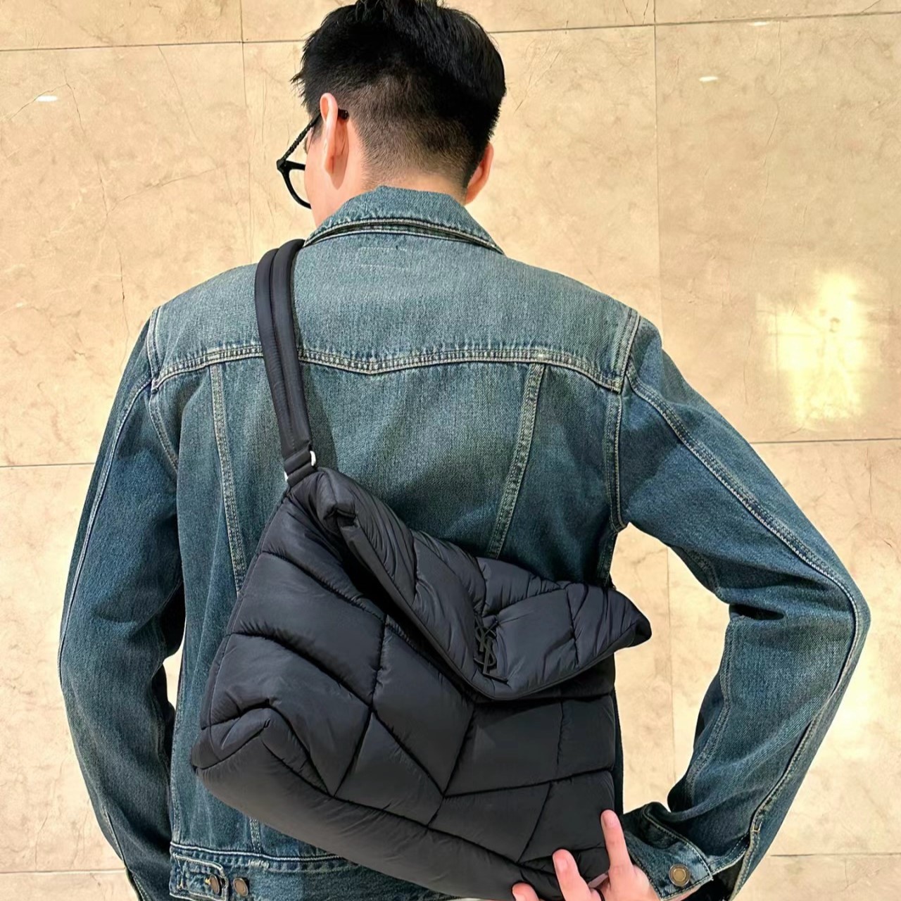 생로랑  PUFFER MESSENGER BAG