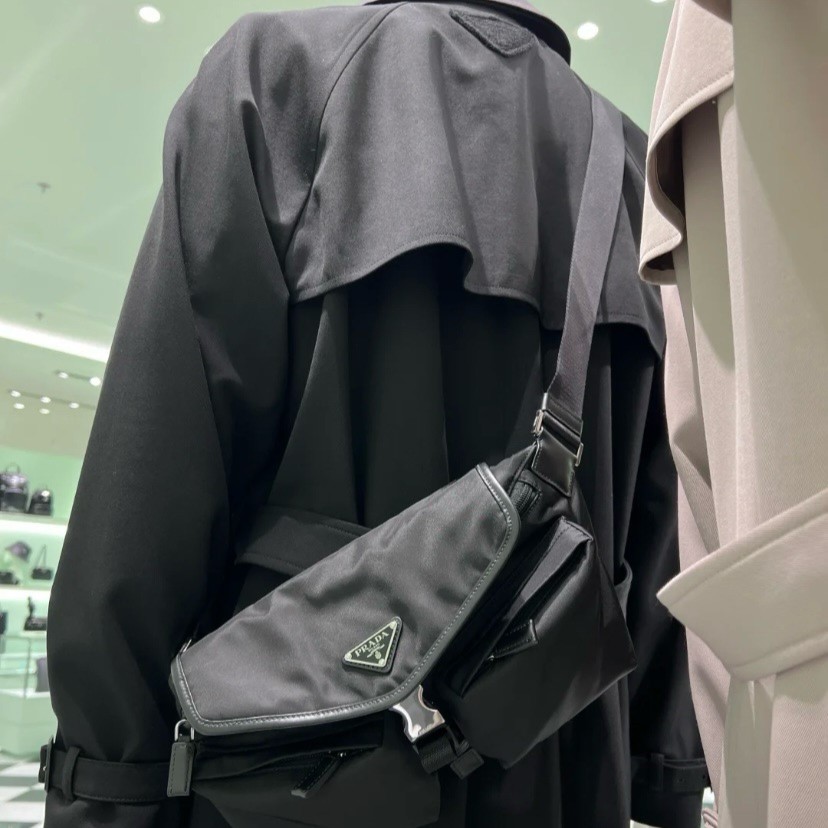 프라다 리나일론 및 가죽 숄더백