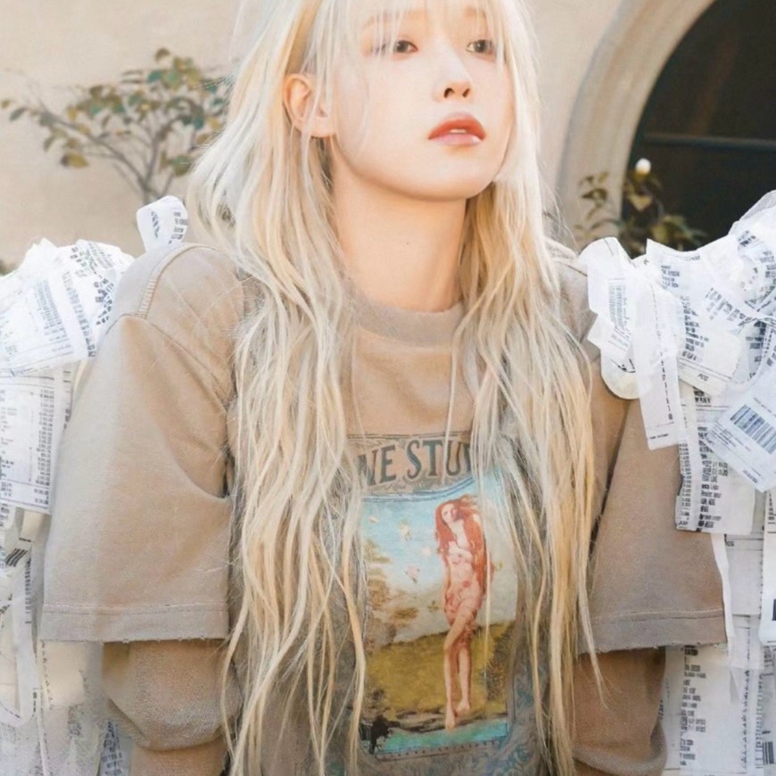 아크네 티셔츠
