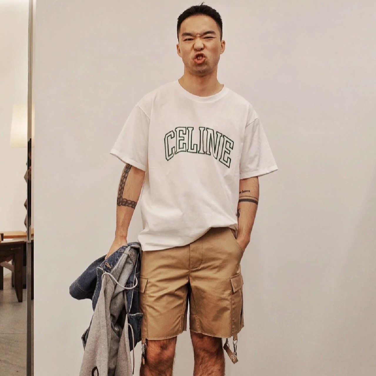 셀린느 루즈 티셔츠