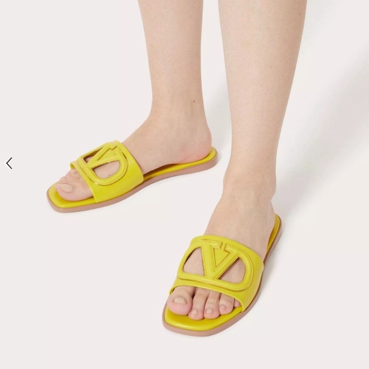 발렌티노 브이로고 컷아웃 슬라이드 샌들